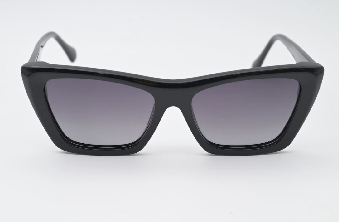 Sossa “Shadow Frame” – Elegante Sonnenbrille in Schwarz