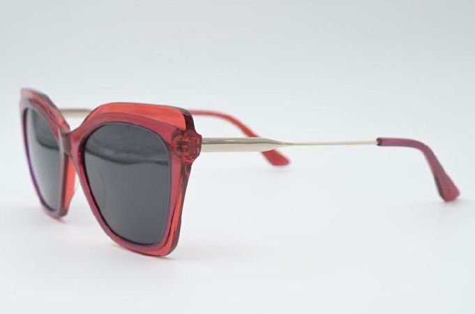 Sossa “Ruby Grace” – Sonnenbrille in leuchtendem Transparentrot