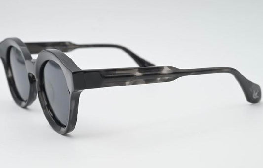 Sossa “NeoRetro” – Runde Sonnenbrille in Grauer Marmoroptik