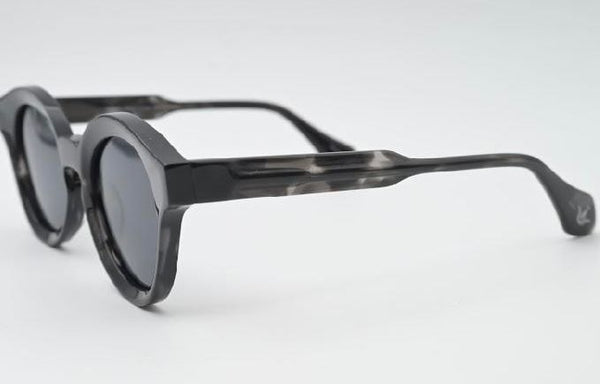 Sossa “NeoRetro” – Runde Sonnenbrille in Grauer Marmoroptik
